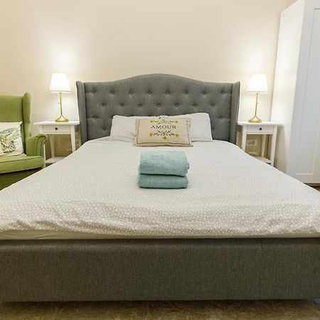 Beautiful Apartment In Heart Of Historical Center ทิมิชัวรา ภายนอก รูปภาพ