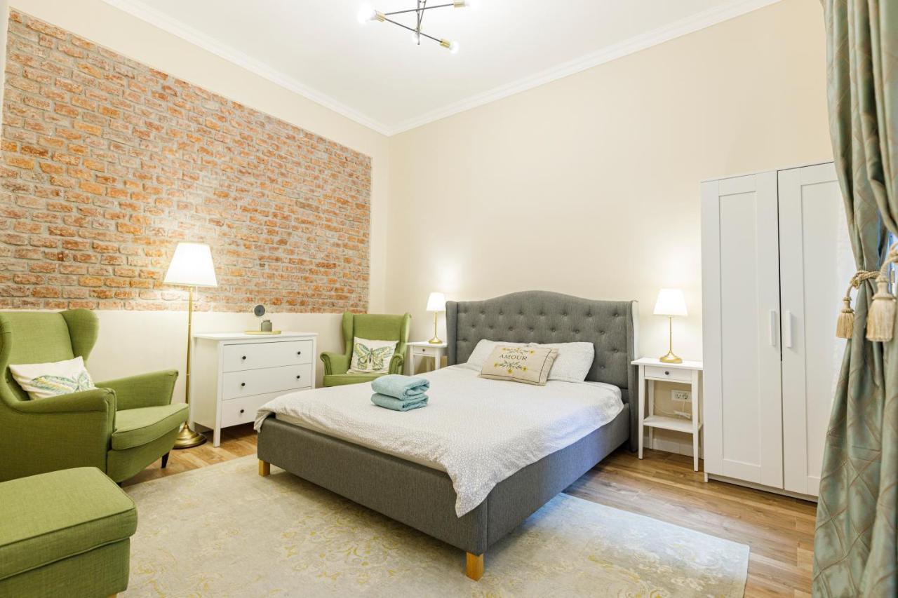 Beautiful Apartment In Heart Of Historical Center ทิมิชัวรา ภายนอก รูปภาพ