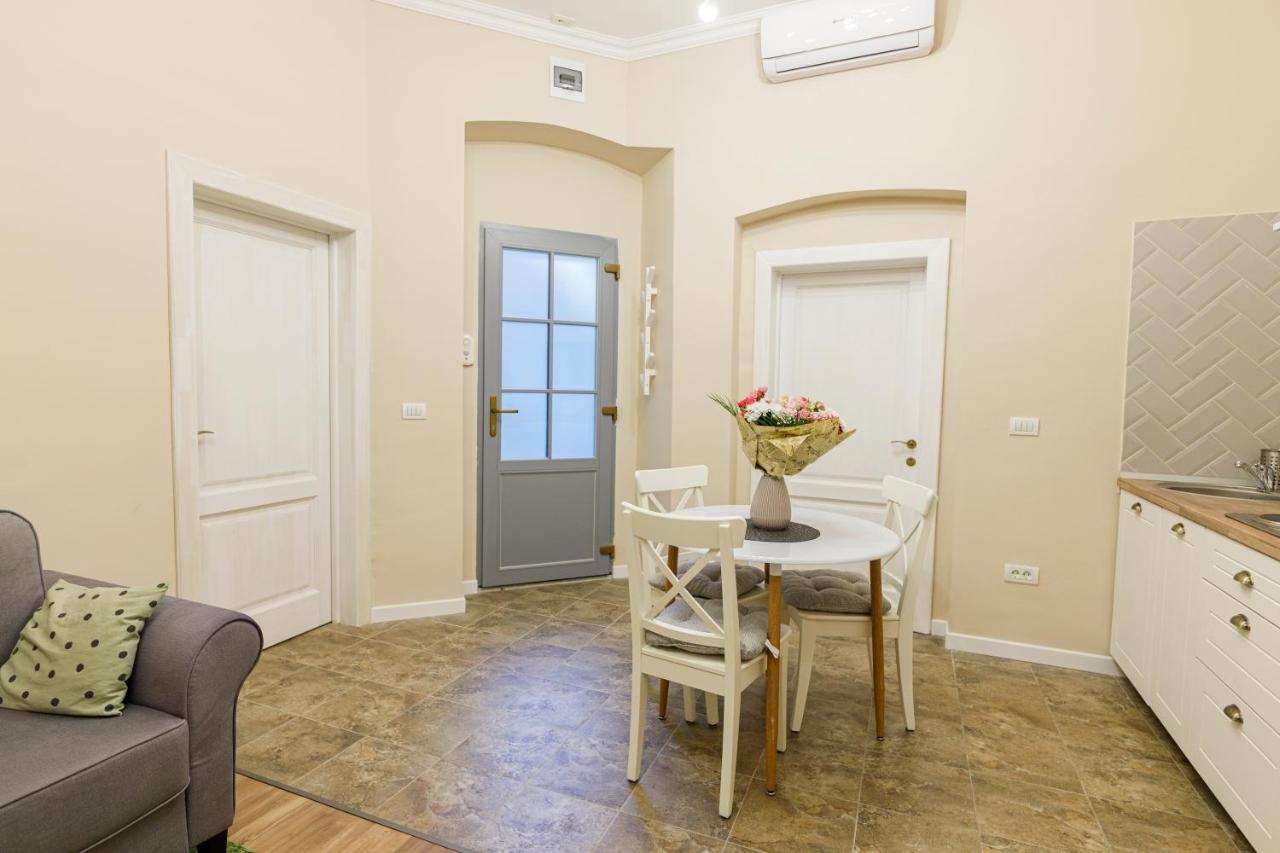 Beautiful Apartment In Heart Of Historical Center ทิมิชัวรา ภายนอก รูปภาพ