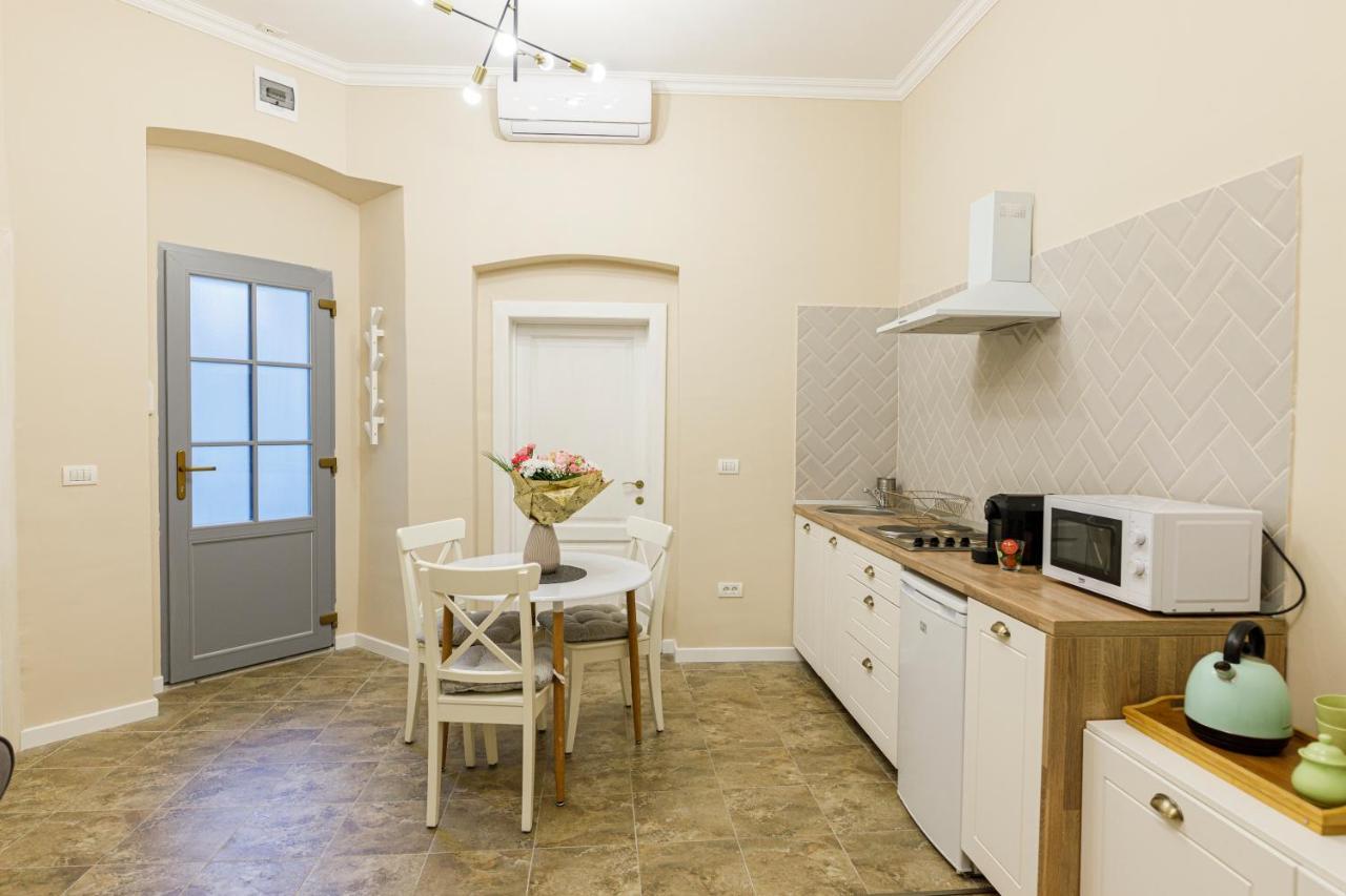 Beautiful Apartment In Heart Of Historical Center ทิมิชัวรา ภายนอก รูปภาพ