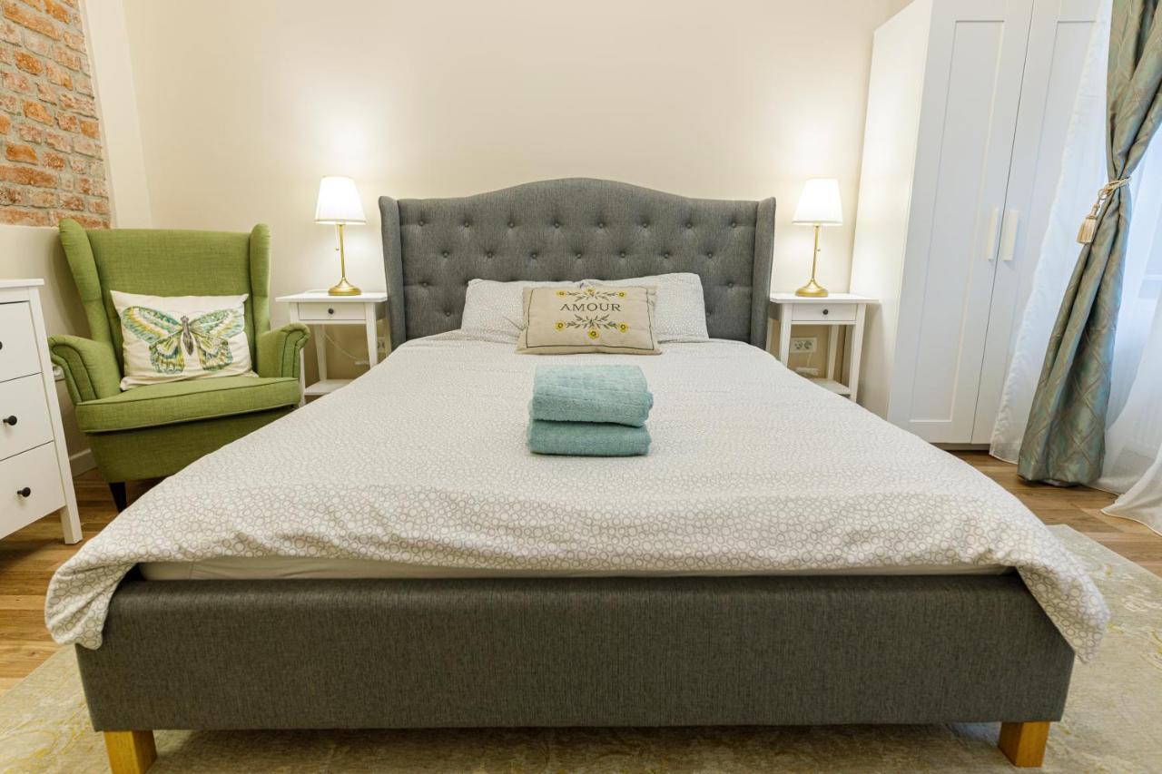 Beautiful Apartment In Heart Of Historical Center ทิมิชัวรา ภายนอก รูปภาพ